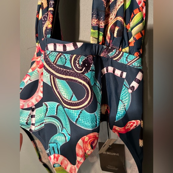 Urban Outfitters Shore Road swimsuit size medium plunging neck snakes halter top - Picture 8 of 11